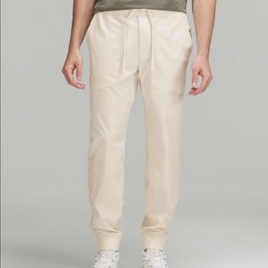 ABC Lululemon mens joggers warpstreme NWT size L khaki color